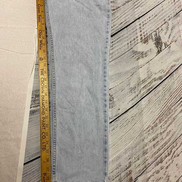 Levi’s Classic Relaxed 550 medium to high rise 10 - Picture 5 of 16
